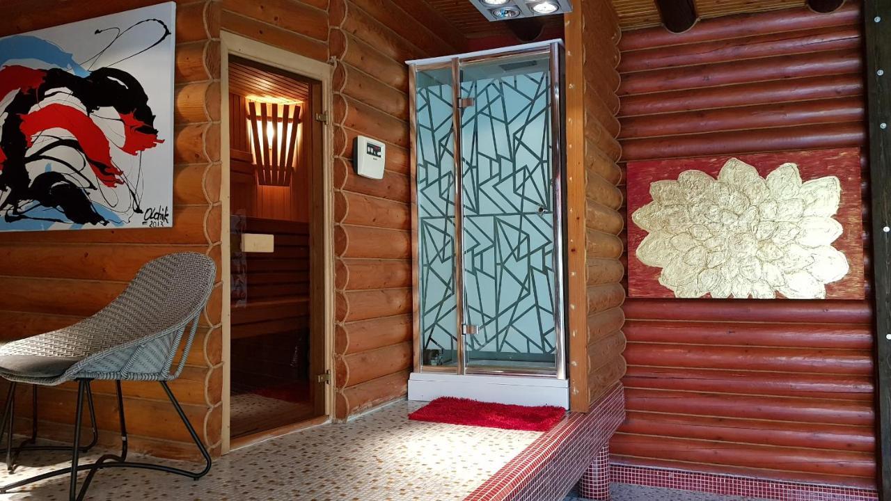 Luxury Villa With Pool And Sauna Chernivtsi Exterior foto
