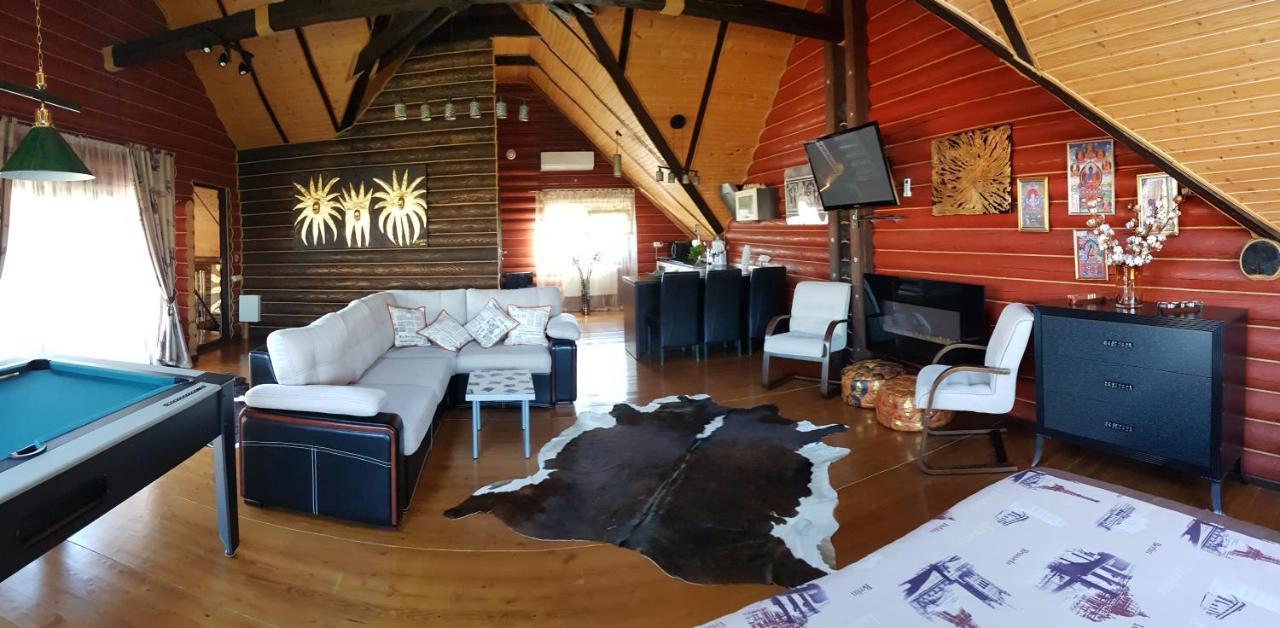 Luxury Villa With Pool And Sauna Chernivtsi Exterior foto
